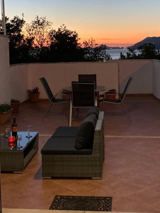 קאבטאט Lovely Split Level Apartment With Sea View, Pool, Free Parking And Wifi מראה חיצוני תמונה