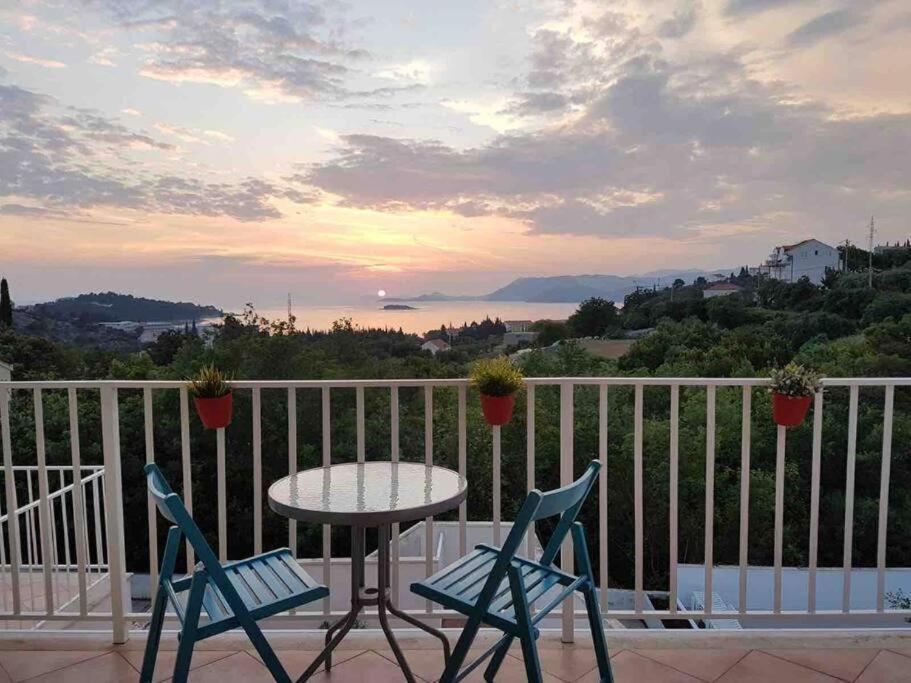 קאבטאט Lovely Split Level Apartment With Sea View, Pool, Free Parking And Wifi מראה חיצוני תמונה