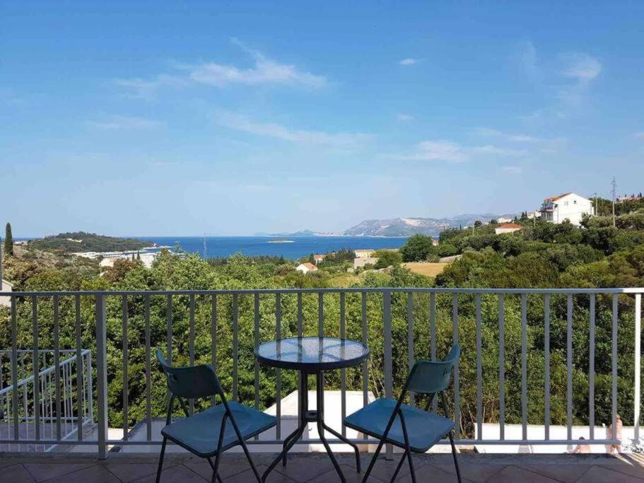 קאבטאט Lovely Split Level Apartment With Sea View, Pool, Free Parking And Wifi מראה חיצוני תמונה