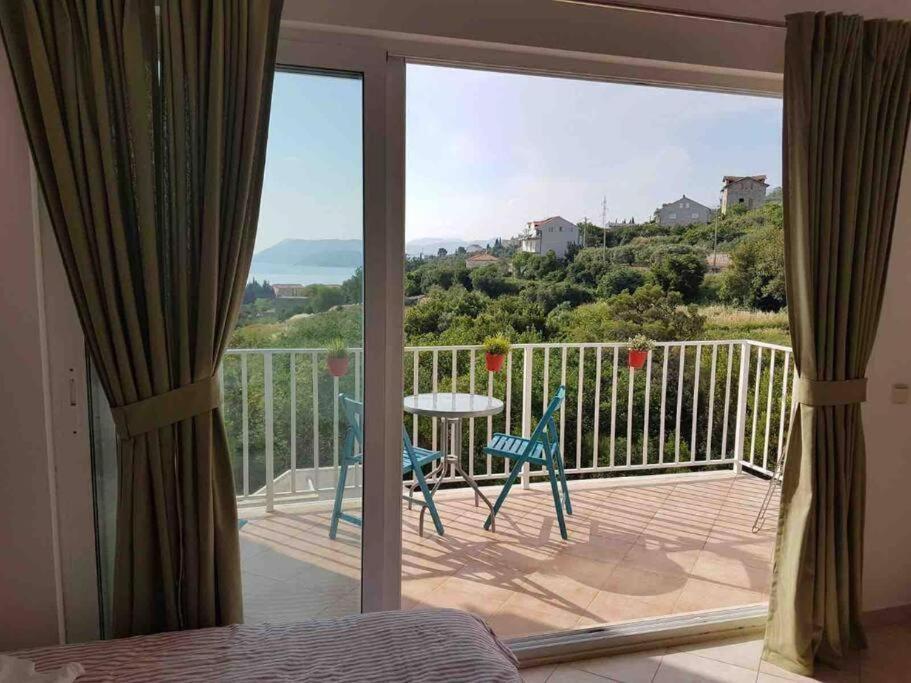 קאבטאט Lovely Split Level Apartment With Sea View, Pool, Free Parking And Wifi מראה חיצוני תמונה